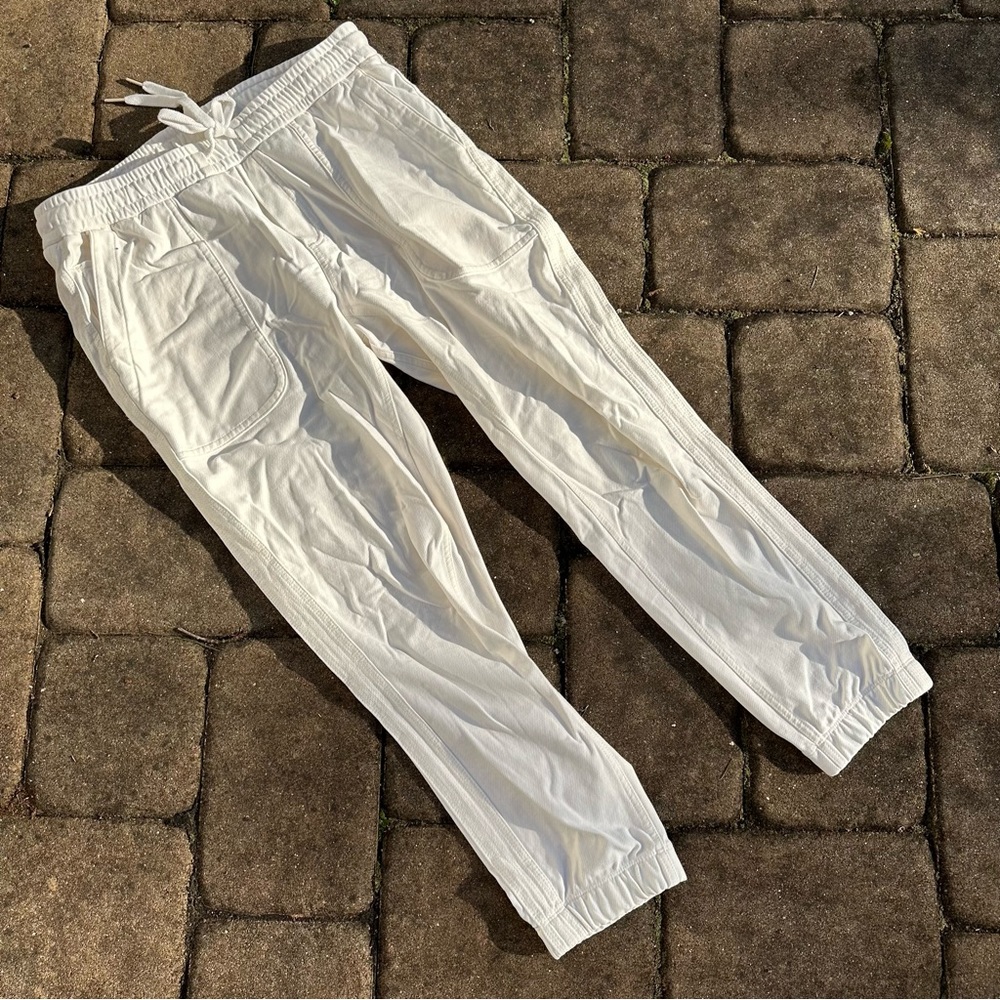 NWOT Athleta off-white joggers